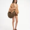 Große Hobo-Tasche mit Armband aus genarbtem Leder Große Hobo-Tasche mit Armband aus genarbtem Leder