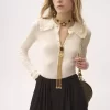 Henley-Shirt mit Kragen aus superfeinem Wollstrick und Spitze Henley-Shirt mit Kragen aus superfeinem Wollstrick und Spitze