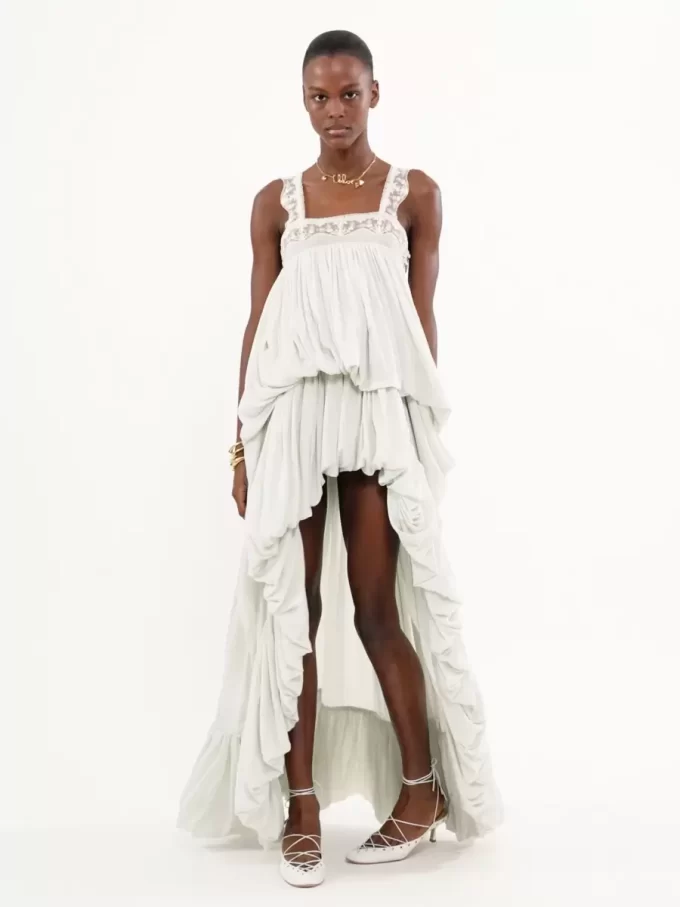 High-Low-Rüschenkleid aus Habotai-Seide und Spitze High-Low-Rüschenkleid aus Habotai-Seide und Spitze