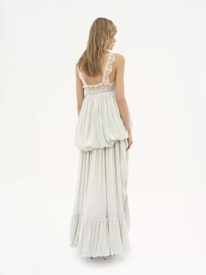 High-Low-Rüschenkleid aus Habotai-Seide und Spitze High-Low-Rüschenkleid aus Habotai-Seide und Spitze