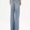 High-Rise-Jeans mit weitem Bein aus Denim High-Rise-Jeans mit weitem Bein aus Denim