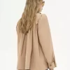 Hochgeschlossene, geraffte Jacke aus Baumwollgabardine Hochgeschlossene, geraffte Jacke aus Baumwollgabardine