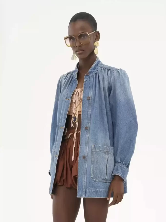 Hochgeschlossene, geraffte Jacke aus Denim