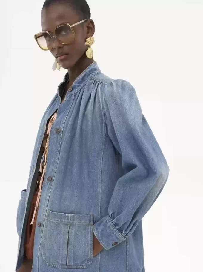 Hochgeschlossene, geraffte Jacke aus Denim