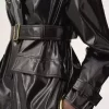 Jacke mit Gürtel aus glänzend beschichteter Baumwolle