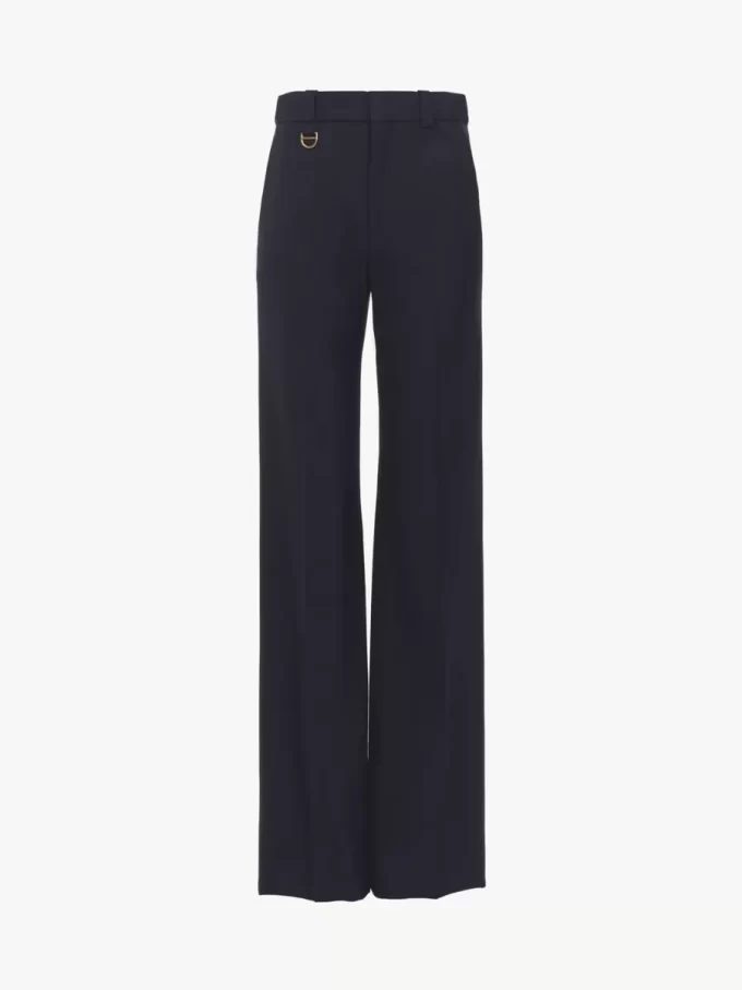 Jungenhafte, maßgeschneiderte Hose aus Stretchwolle Jungenhafte, maßgeschneiderte Hose aus Stretchwolle