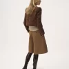Kastig geschnittene Jacke ohne Kragen aus Gobelin-Jacquard Kastig geschnittene Jacke ohne Kragen aus Gobelin-Jacquard