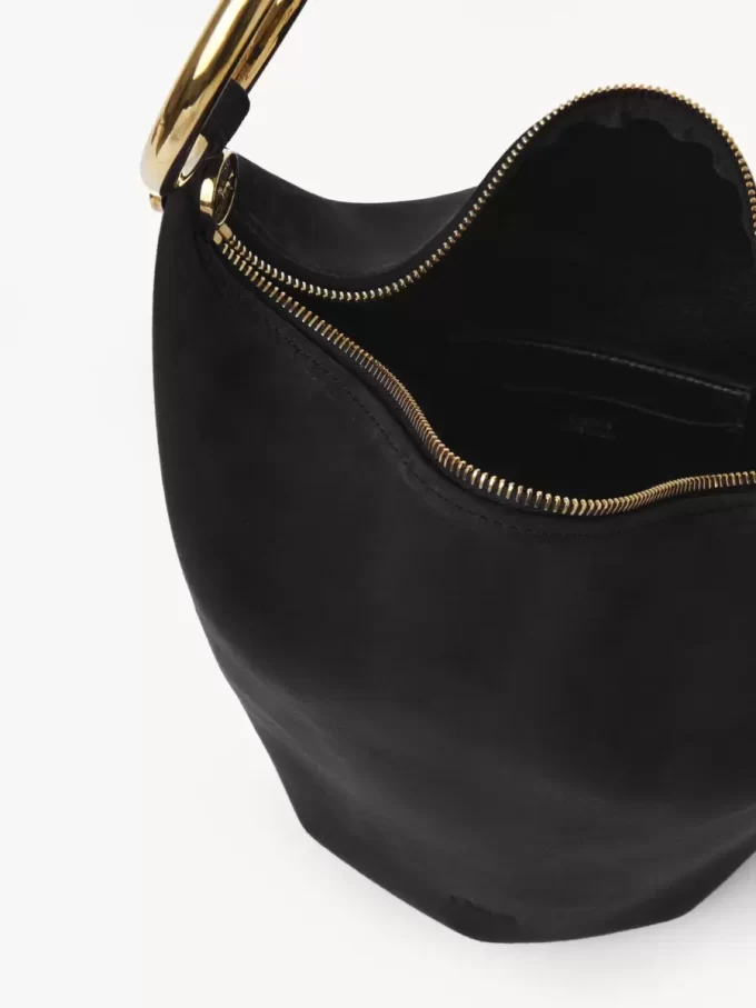 Kleine Armband-Handtasche aus Wildleder Kleine Armband-Handtasche aus Wildleder
