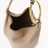 Kleine Bracelet-Handtasche aus genarbtem Leder Kleine Bracelet-Handtasche aus genarbtem Leder
