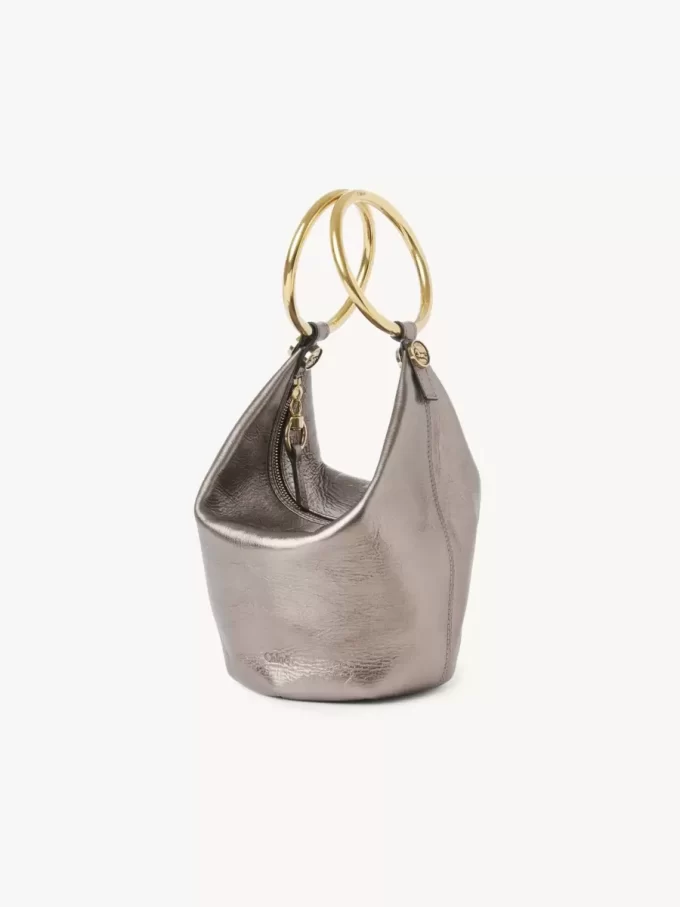 Kleine Bracelet-Handtasche aus metallisiertem Leder Kleine Bracelet-Handtasche aus metallisiertem Leder
