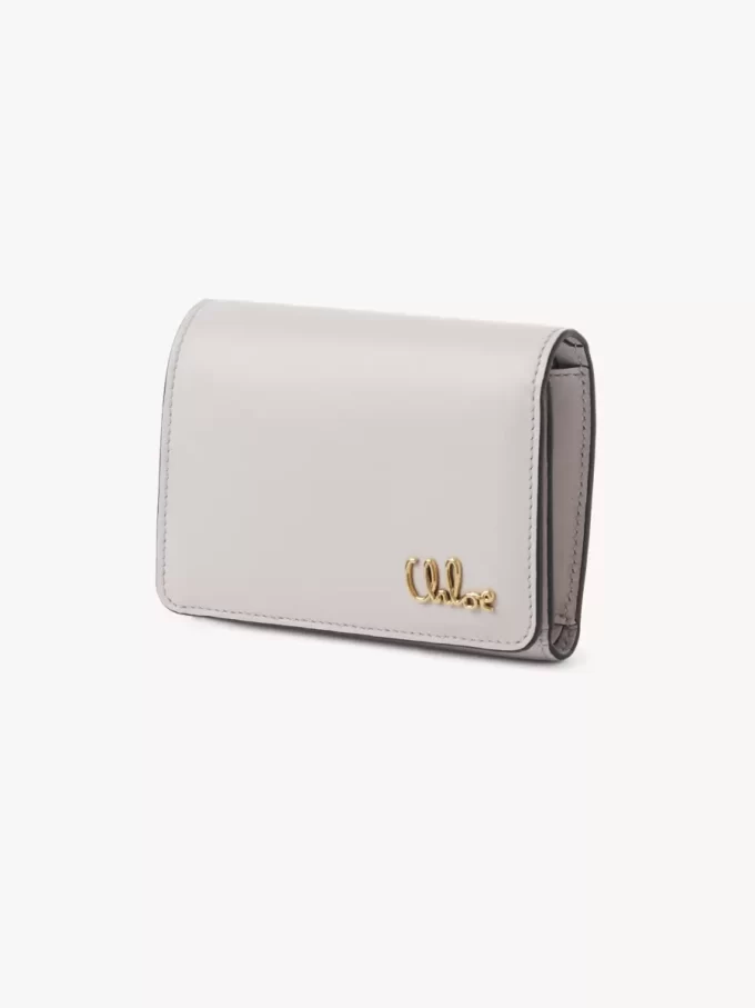 Kleine Chloé Iconic Trifold mit Münzfach aus genarbtem Leder