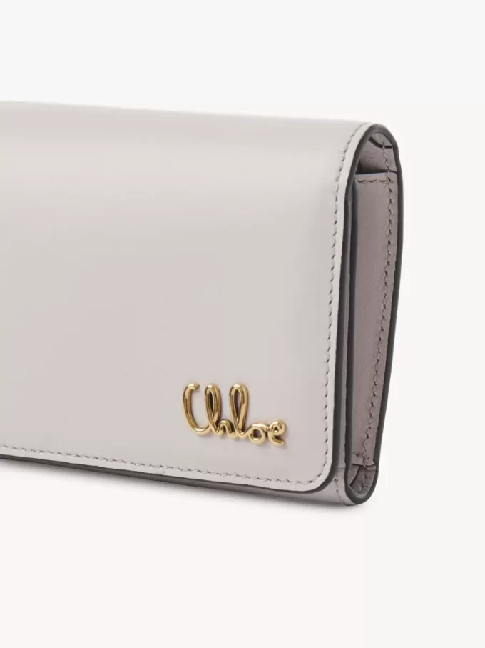 Kleine Chloé Iconic Trifold mit Münzfach aus genarbtem Leder