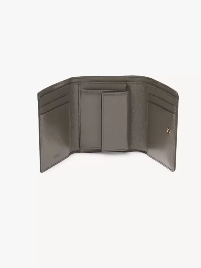 Kleine Chloé Iconic Trifold mit Münzfach aus glänzendem Leder