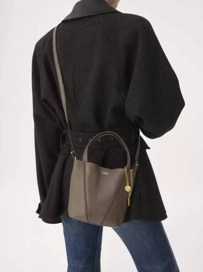 Kleine Chloé Spin Tote Bag aus genarbtem Leder