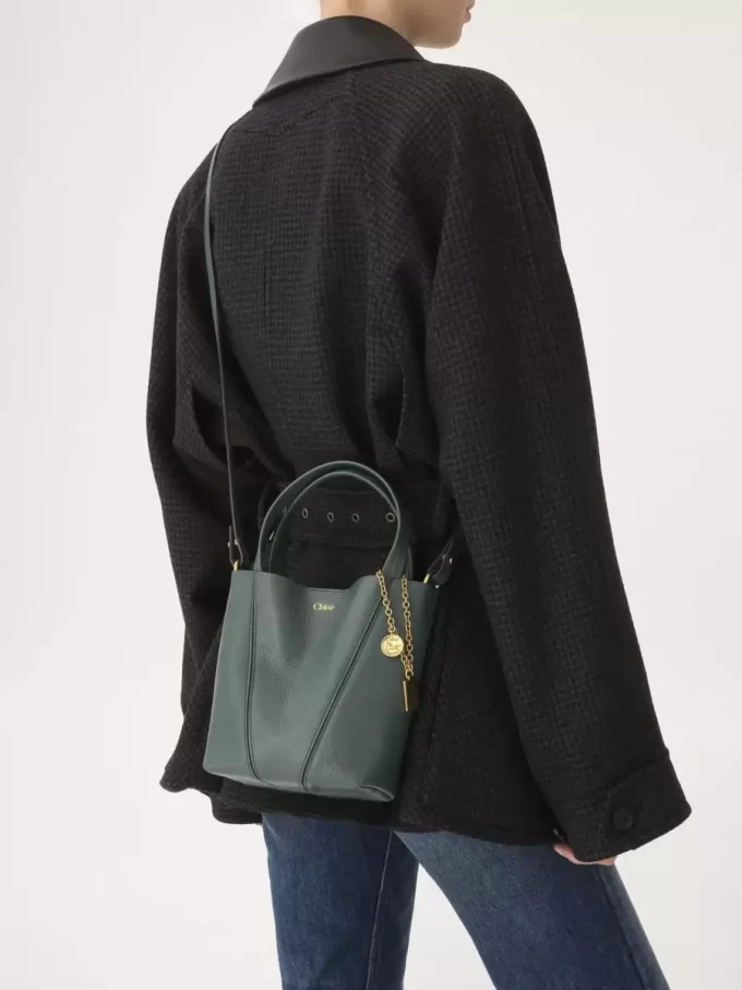 Kleine Chloé Spin Tote Bag aus genarbtem Leder