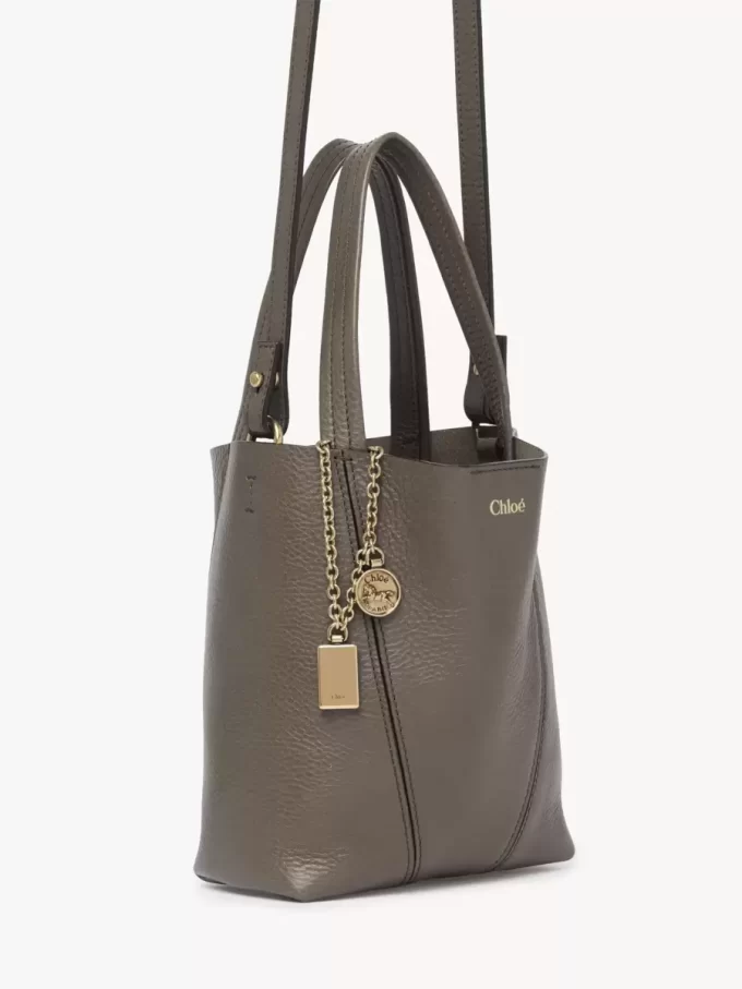 Kleine Chloé Spin Tote Bag aus genarbtem Leder