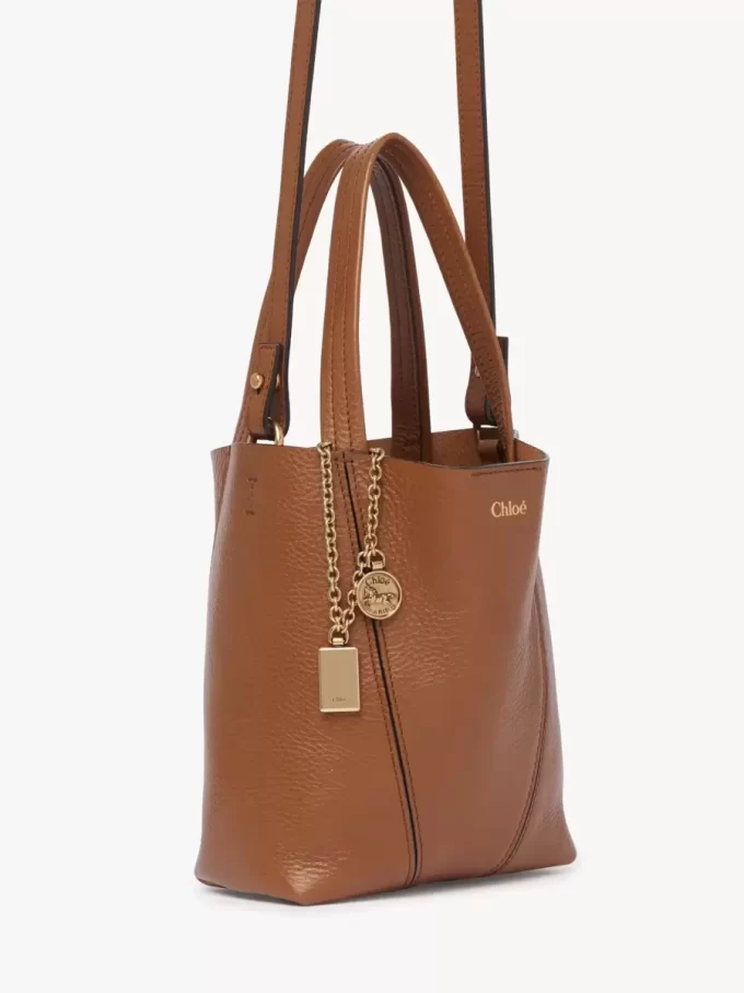 Kleine Chloé Spin Tote Bag aus genarbtem Leder