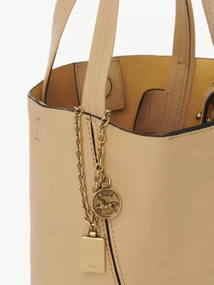 Kleine Chloé Spin Tote Bag aus genarbtem Leder Kleine Chloé Spin Tote Bag aus genarbtem Leder