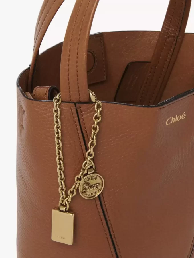 Kleine Chloé Spin Tote Bag aus genarbtem Leder