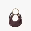 Kleine Hobo-Tasche mit Armband aus genarbtem Leder Kleine Hobo-Tasche mit Armband aus genarbtem Leder