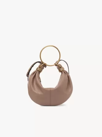 Kleine Hobo-Tasche mit Armband aus genarbtem Leder