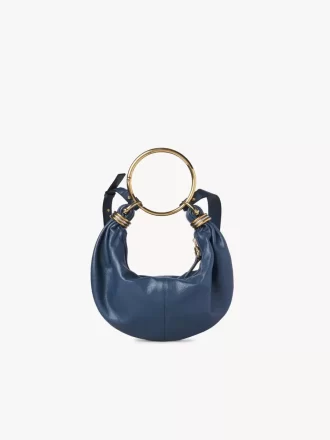 Kleine Hobo-Tasche mit Armband aus genarbtem Leder