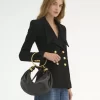 Kleine Hobo-Tasche mit Armband aus genarbtem Leder Kleine Hobo-Tasche mit Armband aus genarbtem Leder