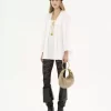 Kleine Hobo-Tasche mit Armband aus genarbtem Leder Kleine Hobo-Tasche mit Armband aus genarbtem Leder