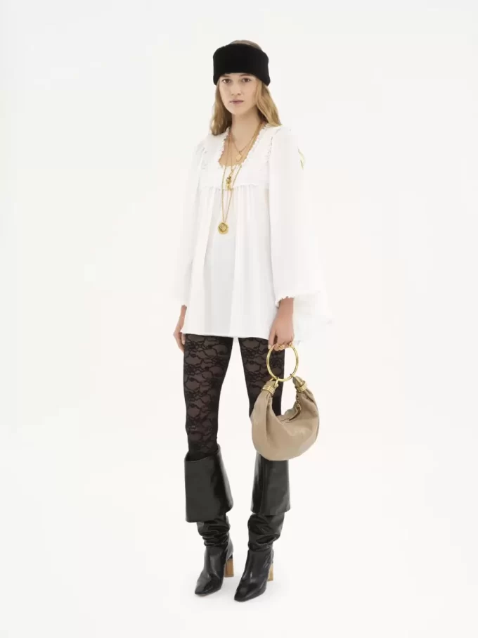 Kleine Hobo-Tasche mit Armband aus genarbtem Leder Kleine Hobo-Tasche mit Armband aus genarbtem Leder