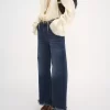 Kleine Hobo-Tasche mit Armband aus genarbtem Leder Kleine Hobo-Tasche mit Armband aus genarbtem Leder