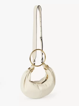 Kleine Hobo-Tasche mit Armband aus genarbtem Leder