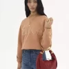 Kleine Hobo-Tasche mit Armband aus genarbtem Leder Kleine Hobo-Tasche mit Armband aus genarbtem Leder