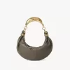 Kleine Hobo-Tasche mit Armband aus genarbtem Leder Kleine Hobo-Tasche mit Armband aus genarbtem Leder