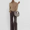 Kleine Hobo-Tasche mit Armband aus genarbtem Leder Kleine Hobo-Tasche mit Armband aus genarbtem Leder
