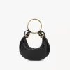 Kleine Hobo-Tasche mit Armband aus genarbtem Leder Kleine Hobo-Tasche mit Armband aus genarbtem Leder