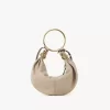 Kleine Hobo-Tasche mit Armband aus genarbtem Leder Kleine Hobo-Tasche mit Armband aus genarbtem Leder
