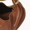 Kleine Hobo-Tasche mit Armband aus genarbtem Leder Kleine Hobo-Tasche mit Armband aus genarbtem Leder