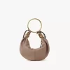 Kleine Hobo-Tasche mit Armband aus genarbtem Leder Kleine Hobo-Tasche mit Armband aus genarbtem Leder