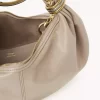 Kleine Hobo-Tasche mit Armband aus genarbtem Leder Kleine Hobo-Tasche mit Armband aus genarbtem Leder