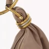 Kleine Hobo-Tasche mit Armband aus genarbtem Leder Kleine Hobo-Tasche mit Armband aus genarbtem Leder