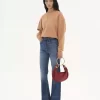Kleine Hobo-Tasche mit Armband aus genarbtem Leder Kleine Hobo-Tasche mit Armband aus genarbtem Leder