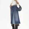 Kleine Hobo-Tasche mit Armband aus genarbtem Leder Kleine Hobo-Tasche mit Armband aus genarbtem Leder