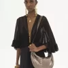 Kleine Hobo-Tasche mit Armband aus metallisiertem Leder Kleine Hobo-Tasche mit Armband aus metallisiertem Leder