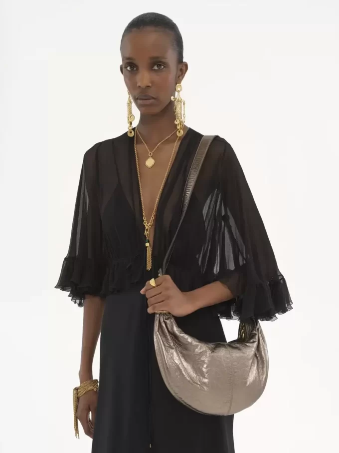 Kleine Hobo-Tasche mit Armband aus metallisiertem Leder Kleine Hobo-Tasche mit Armband aus metallisiertem Leder