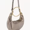 Kleine Hobo-Tasche mit Armband aus metallisiertem Leder Kleine Hobo-Tasche mit Armband aus metallisiertem Leder