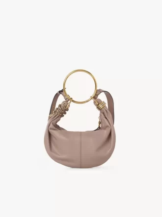 Kleine Hobo-Tasche mit Schlangenarmband aus genarbtem Leder