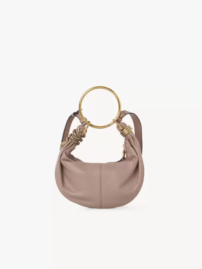 Kleine Hobo-Tasche mit Schlangenarmband aus genarbtem Leder