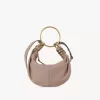 Kleine Hobo-Tasche mit Schlangenarmband aus genarbtem Leder
