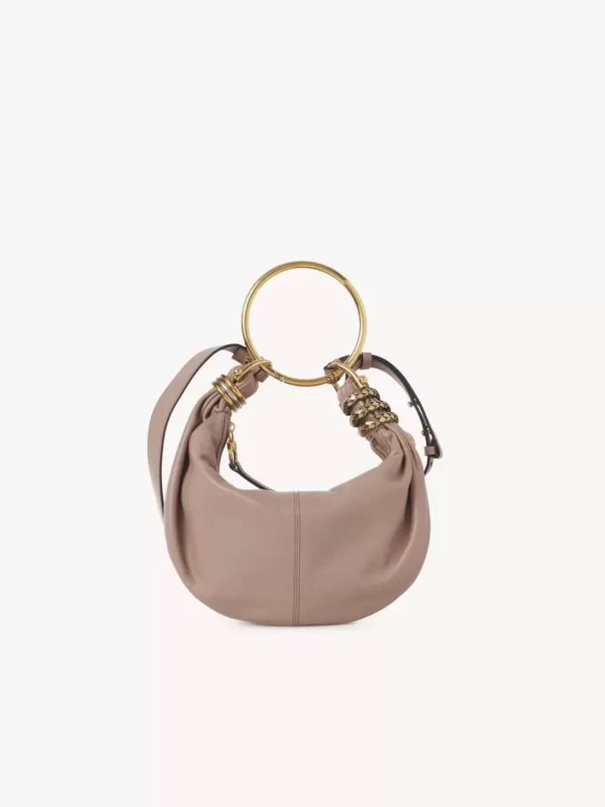 Kleine Hobo-Tasche mit Schlangenarmband aus genarbtem Leder