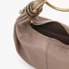 Kleine Hobo-Tasche mit Schlangenarmband aus genarbtem Leder